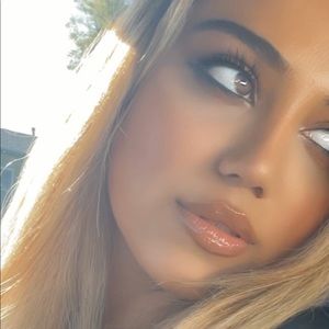 Meet your Posher, Eleonora